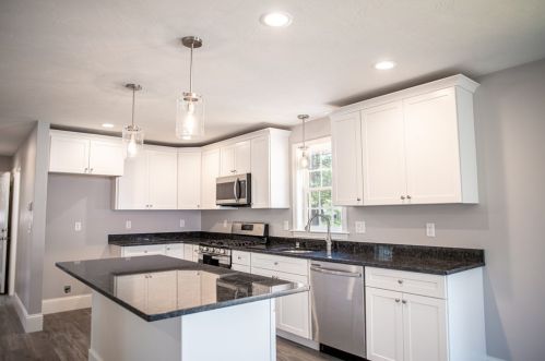 252 Charge Pond Rd, Wareham MA  02571-1108 exterior