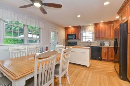 13 Beech Ct, Skyline Lakes NJ 07456-2503 exterior