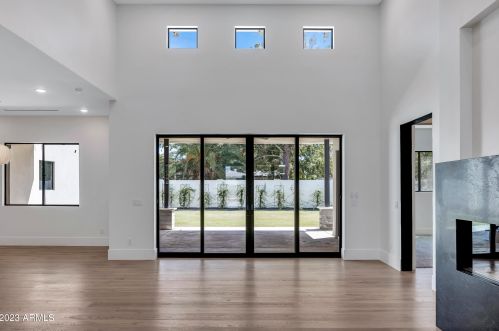 2053 37 Pl, Phoenix AZ 85050-8309 exterior