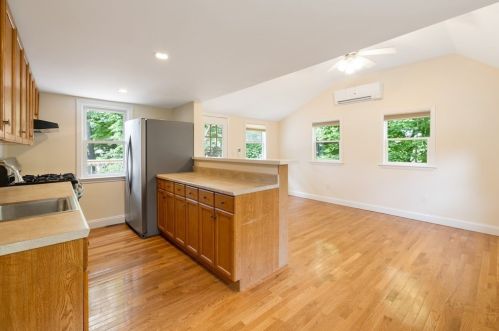 7 Glen Ave, Burlington MA  01803-4811 exterior