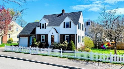 5 Lincoln St, Milton, MA 02186-2004