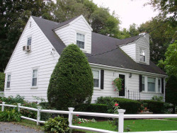 40 Curve St, Newton, MA 02465-2207