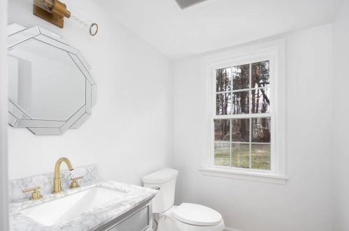 7 Queen Anne Ln, Hingham MA  02043-3904 exterior