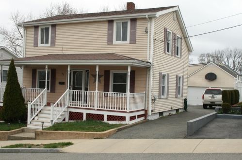 68 Montgomery St, Fall River, MA 02720-4220