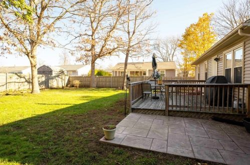 81 Cherry Tree Ln, New Bedford MA 02740-1826 exterior