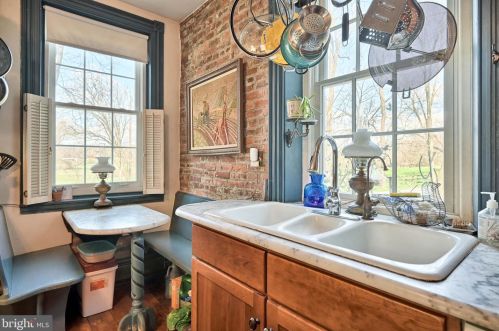 385 Springview Rd, Carlisle PA 17015-7411 exterior