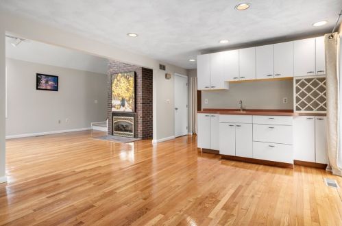 6 Skylar Dr, Southborough MA 01772-1745 exterior