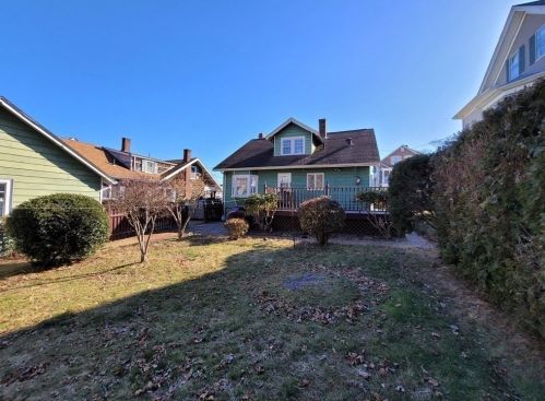 44 Bigelow St, Fall River MA 02720-5408 exterior