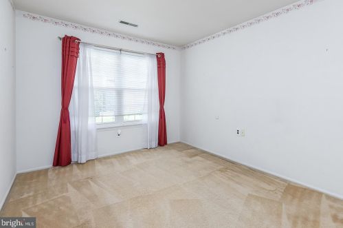 2 Lakebridge Dr, West Deptford NJ 08096-6717 exterior