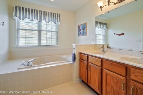 11 Manchester Ct, Jackson Twp NJ 08527-3972 exterior