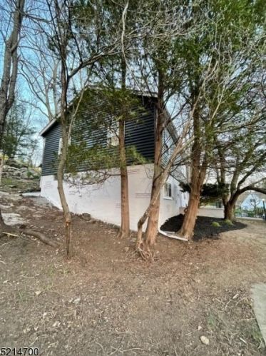 46 Edgewood Rd, Skyline Lakes NJ 07456-1911 exterior