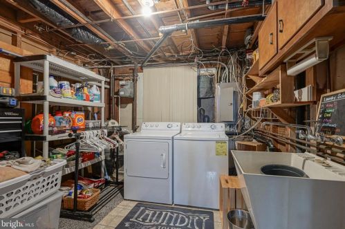 431 Meadowcroft Rd, West Deptford NJ 08096-4007 exterior