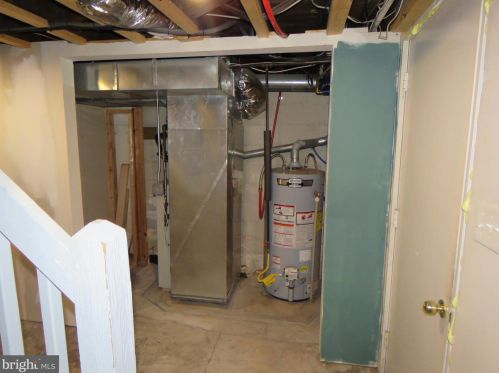 129 Progress Ave, West Deptford NJ 08096-1211 exterior