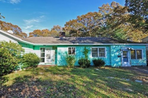 109 Worcester Ct, Falmouth, MA 02540-3652