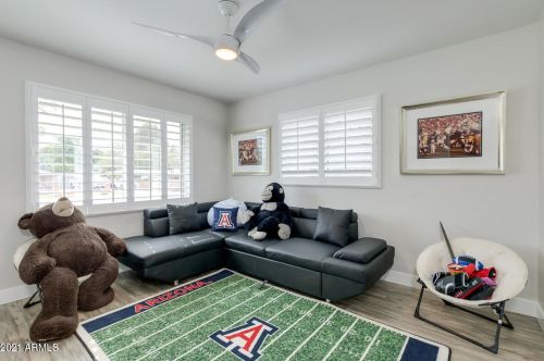 3340 Clarendon Ave, Phoenix AZ 85031-3140 exterior