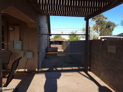 2004 61 St, Phoenix AZ 85033-1714 exterior