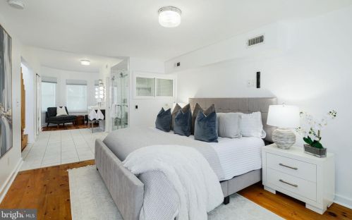 752 6th St, Philadelphia, PA 19147-3040