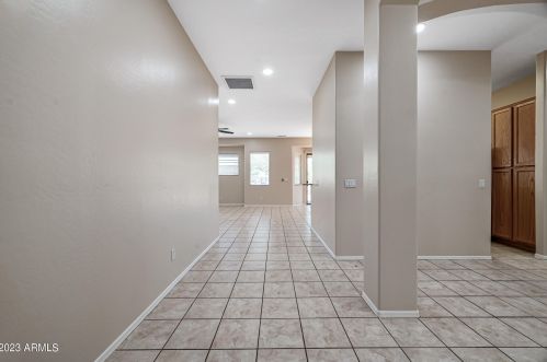 22209 49th St, Phoenix AZ  85054-6170 exterior