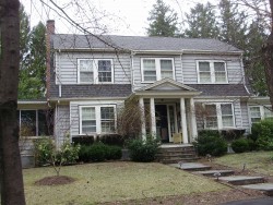 64 Plainfield St, Newton, MA 02468-1618
