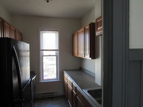 166 High St, Taunton, MA 02780-3534