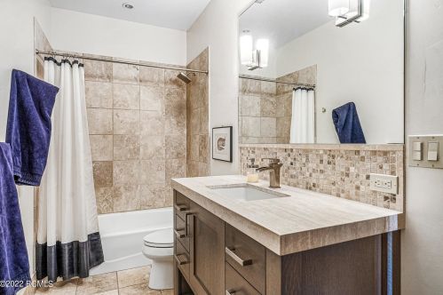 1995 Kidd Cir, Park City UT 84098-8512 exterior