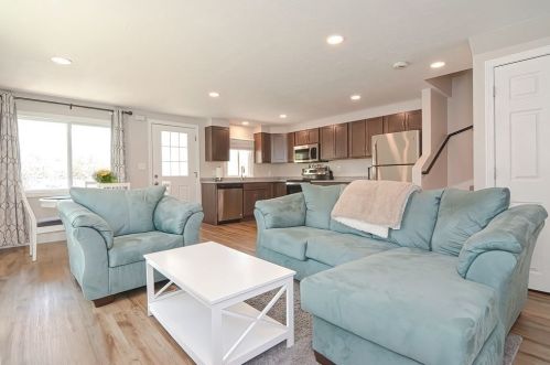 706 Spencer St, Fall River MA  02721-4539 exterior