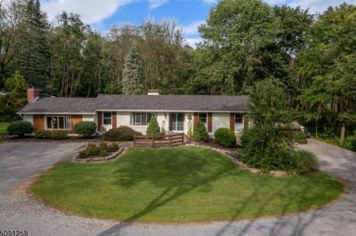 10 Agnes Ln, Milford, NJ 08848-1636