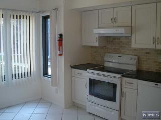 1517 John St, West Fort Lee NJ  07024-2560 exterior