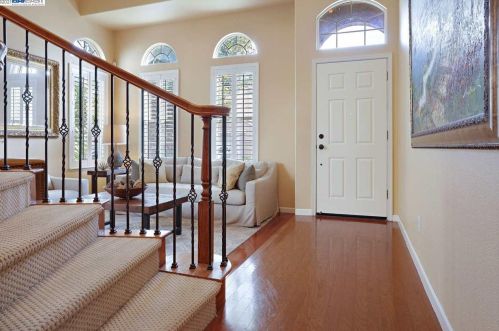 2349 Pacifica Ct, San Leandro, CA 94579-2795