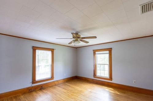 51 Grv St, North Brookfield MA 01535-1944 exterior