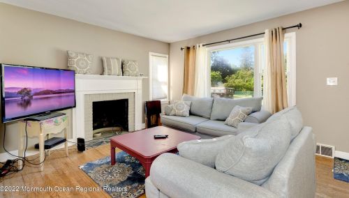 68 Applegate St, Tinton Falls NJ  07701-5538 exterior