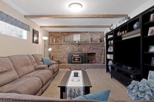 9 Lake Pochung Rd, Wantage NJ  07461-4027 exterior