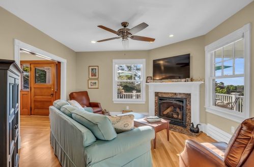 12 Baker Ave, Beverly MA 01915-3504 exterior