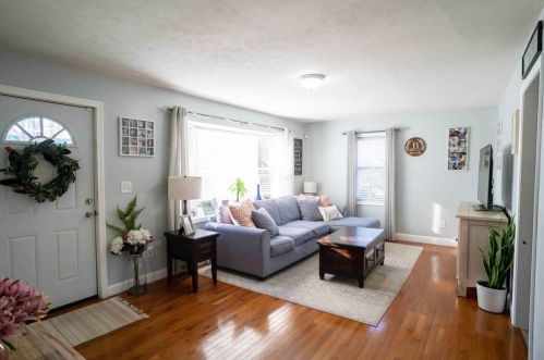 81 Cherry Tree Ln, New Bedford MA 02740-1826 exterior