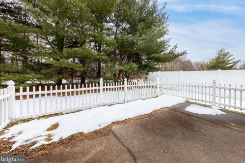 29 Knollwood Dr, West Deptford NJ 08096-6701 exterior