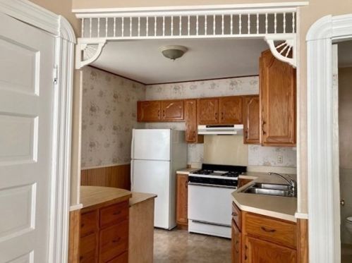 340 Earle St, New Bedford MA 02746-1814 exterior