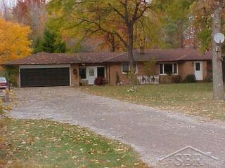 8363 King Rd, Saginaw, MI 48601-9434