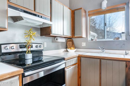 2030 Lucky John Dr, Park City UT 84060-6920 exterior