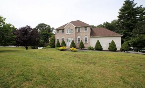 14 Hickory Ln, Ipswich MA  01938-1080 exterior