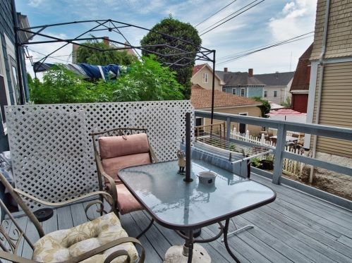 56 6th St, New Bedford MA 02740-6118 exterior