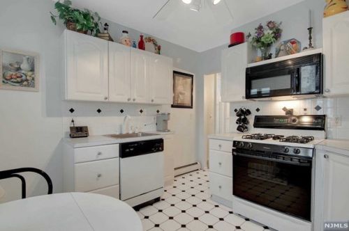 16 Argyle Pl, Kearny NJ 07032-2705 exterior