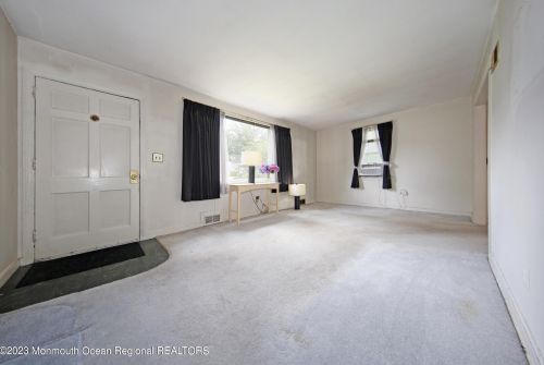 65 Little Silver Pkwy, Little Silver NJ 07739-1118 exterior