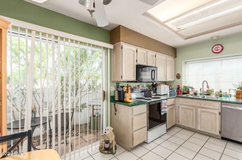 930 Annette Dr, Phoenix AZ 85022-1038 exterior