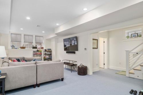 125 Seaview St, Chatham MA 02633-2330 exterior