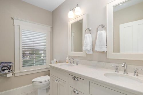 125 Seaview St, Chatham MA 02633-2330 exterior