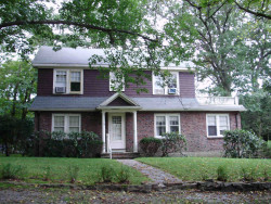 39 Larchmont Ave, Newton, MA 02468-2033