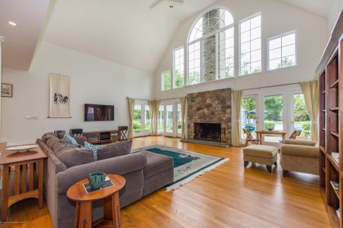 125 Bridges Rd, Little Silver NJ 07739-1634 exterior