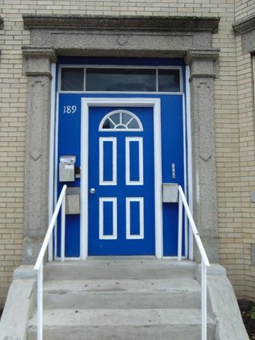 189 Chestnut St, Chelsea MA  02150-3840 exterior