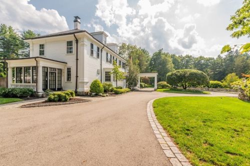 15 Mansion Dr, Topsfield MA 01983-1109 exterior