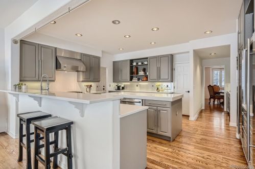 27 Glenmoor Dr, Englewood CO 80113-7115 exterior